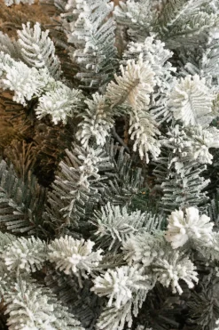 Black Box künstlicher Weihnachtsbaum Grand Fir mit Schnee D 152 H 215 cm