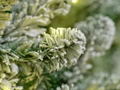 Everlands künstlicher Weihnachtsbaum Imperial Pine mit Schnee 260 LEDs warm weiß D 177 H 180 cm