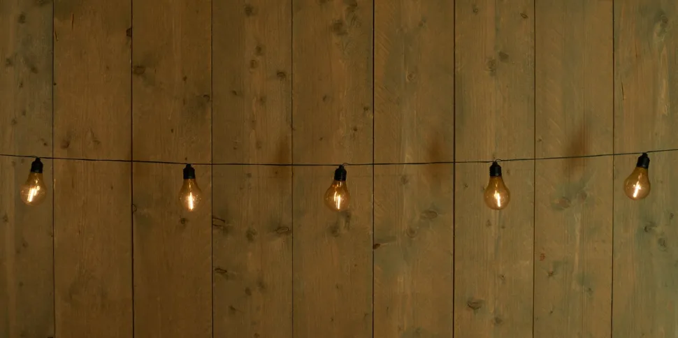 Glühbirnenlichterkette Solar 4,5m mit 10 Birnen goldgelb