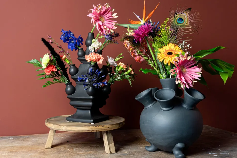 Heinen Delfts blau x Intratuin Tulpenvase schwarz D 15 H 40 cm