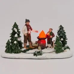 Intratuin Weihnachtsdorf Figur Lagerfeuer mit Mann und Kind 15 x 8,5 x 8 cm
